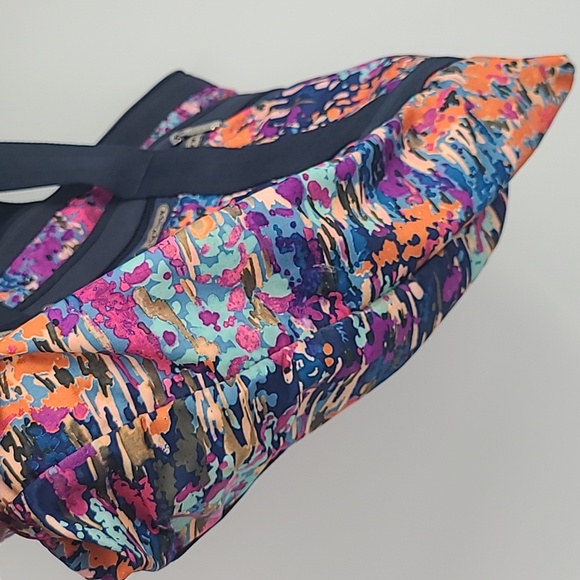 Le Sportsac medium travel tote in magnificent watercolor print - Picture 6 of 12